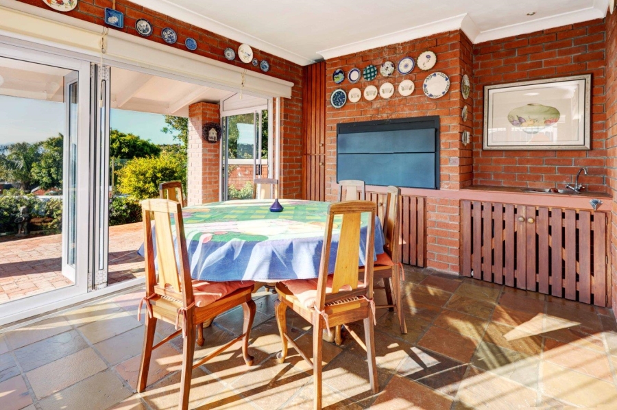 4 Bedroom Property for Sale in Van Riebeeckshof Western Cape